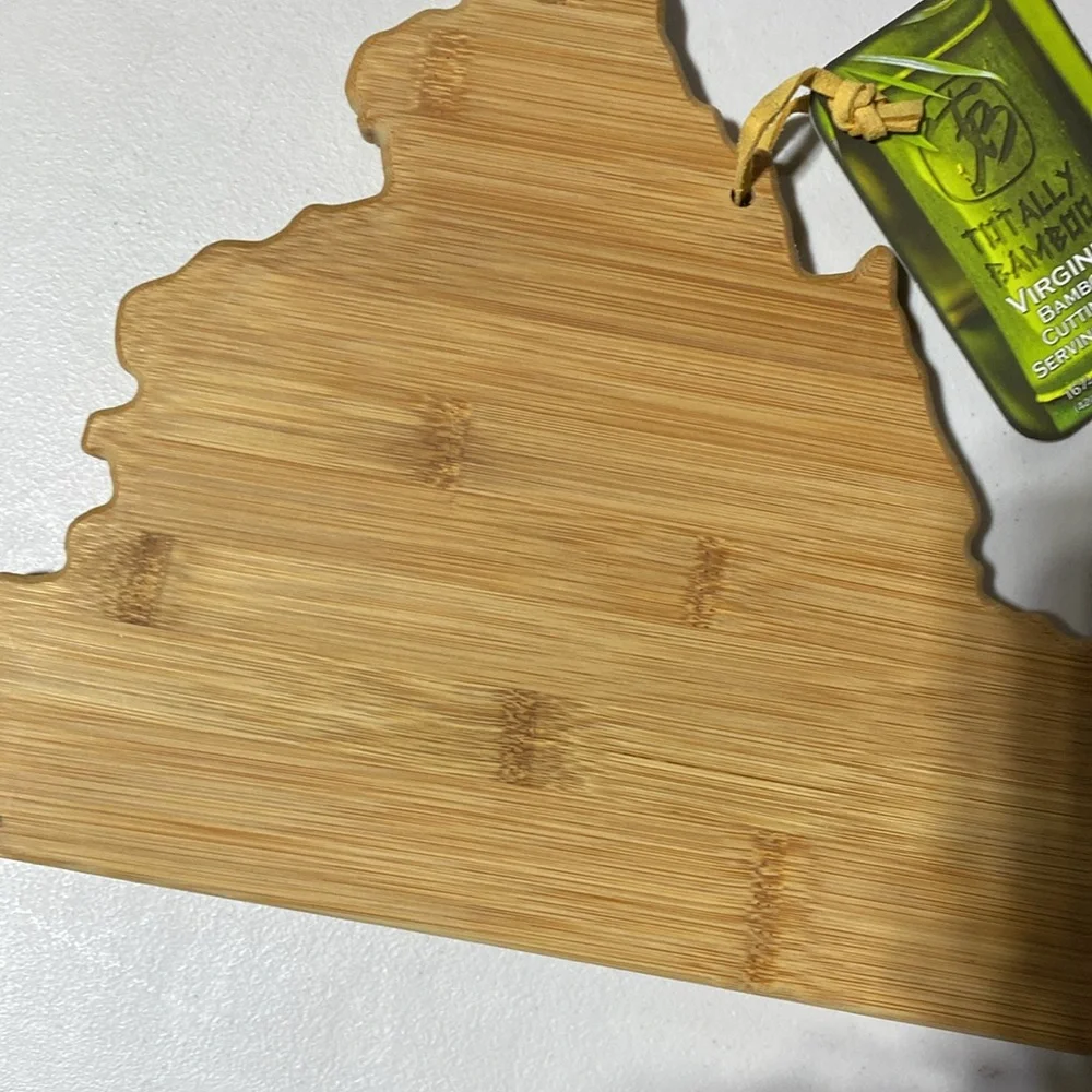 Totally Bamboo Virginia Cutting and Serving Board NWT